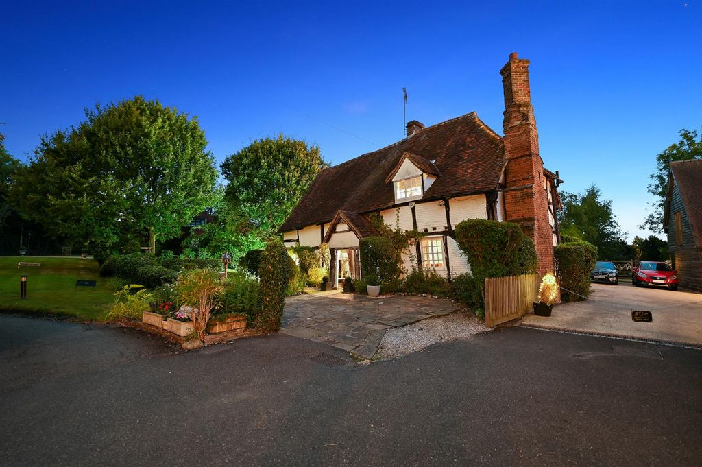 Property photo 2 of 36