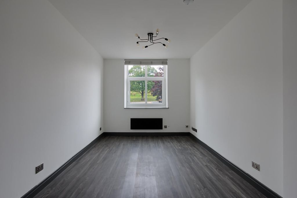 Property photo 3 of 10 4415452