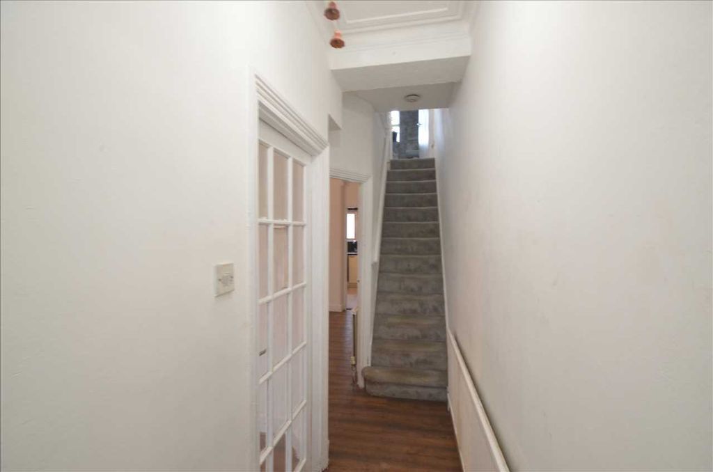 Property photo 2 of 12 Entrance Hall