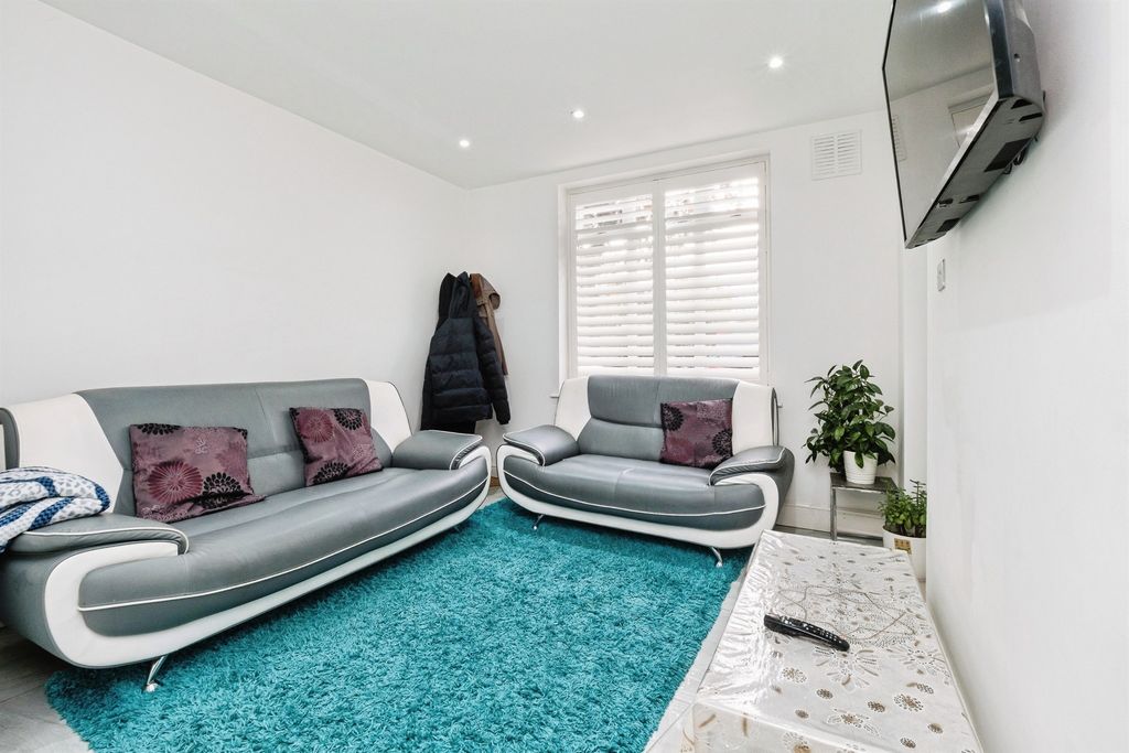 Property photo 3 of 27