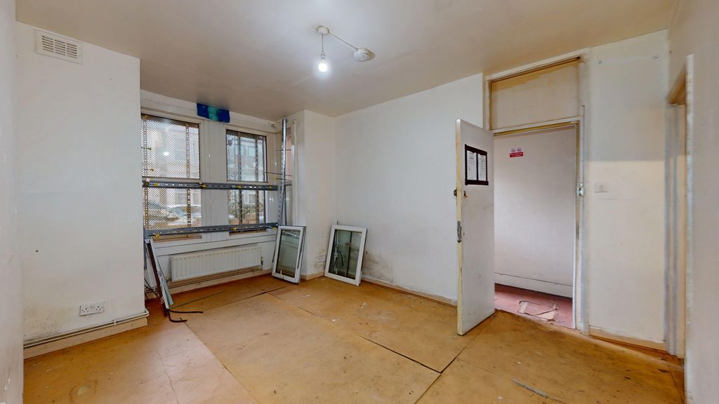 Property photo 2 of 19 62 Tudor Road, East Ham, London, E6 1Dr