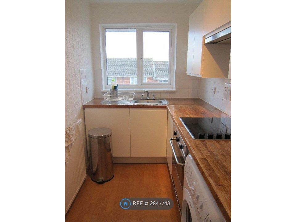 Property photo 3 of 9 Kitchen