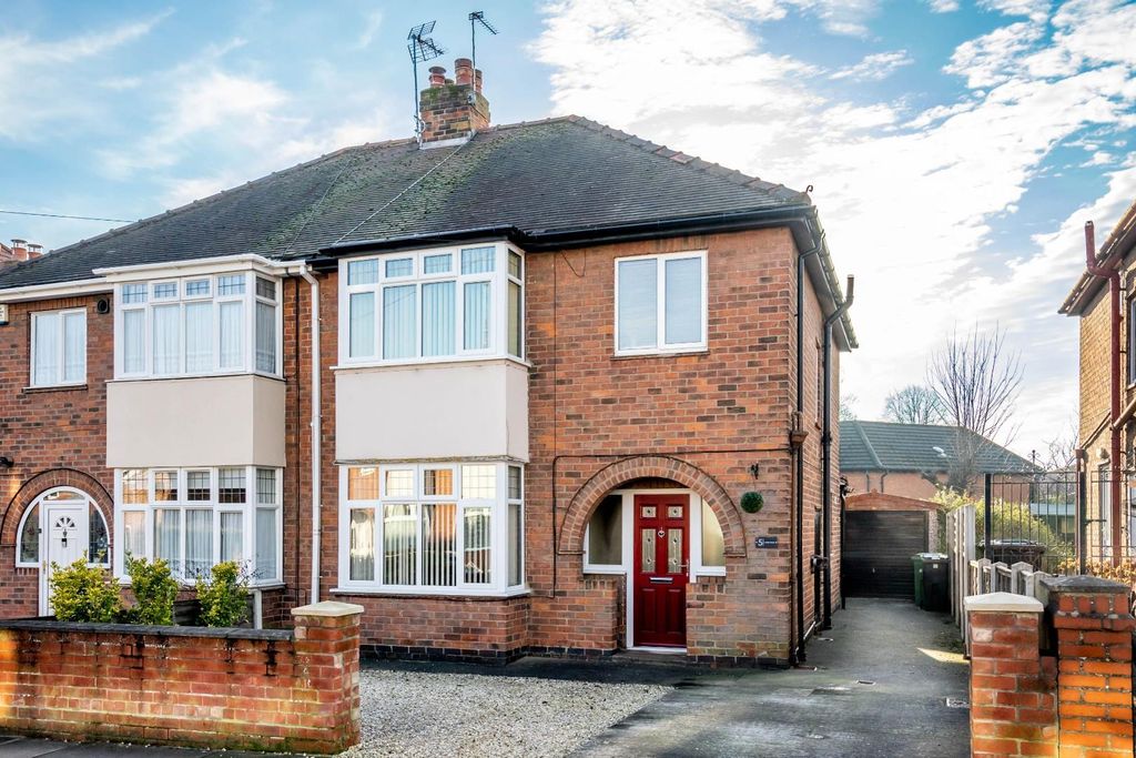 3 bed semi-detached house for sale York