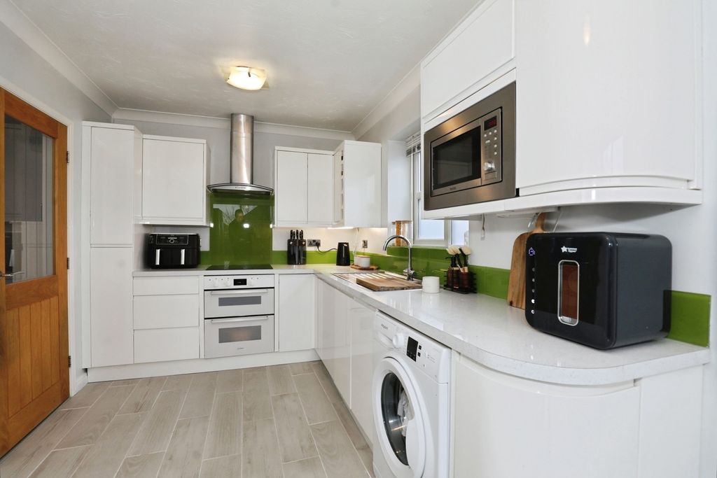 Property photo 3 of 18 Pbox-Img.Jpg