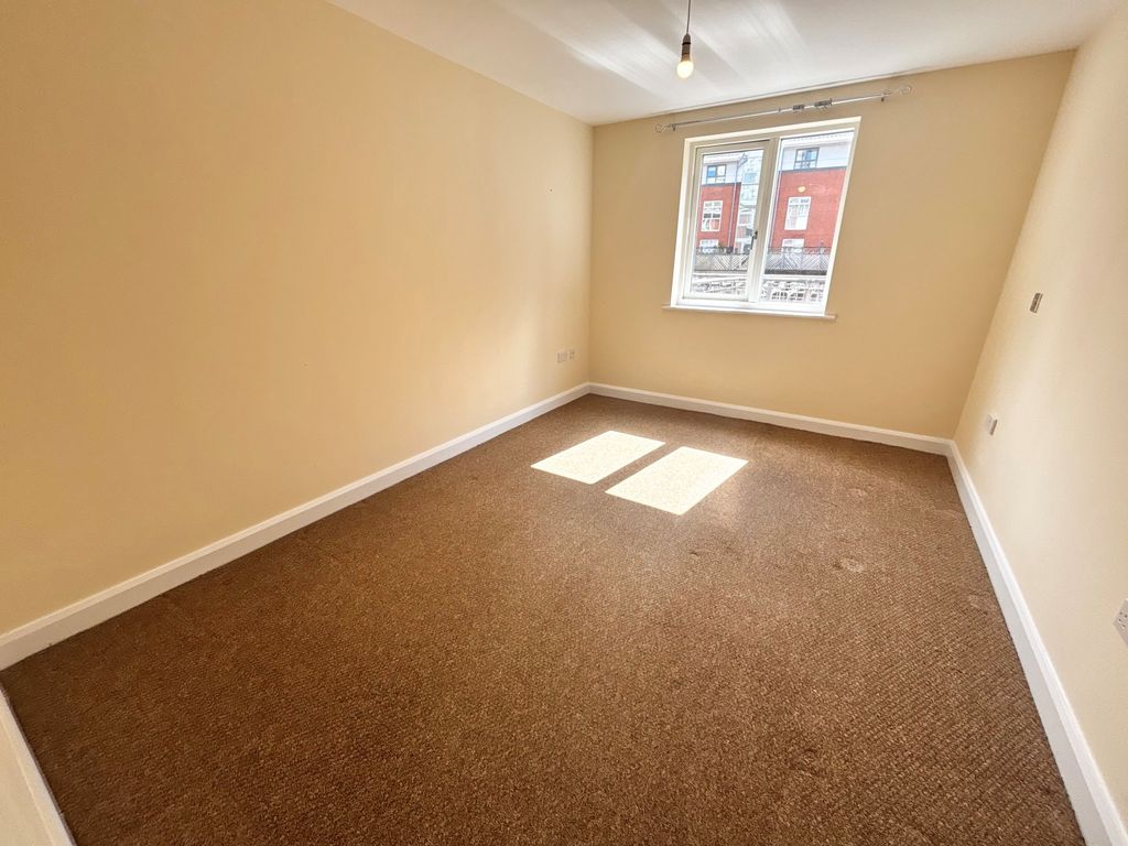 Property photo 3 of 8 Bedroom