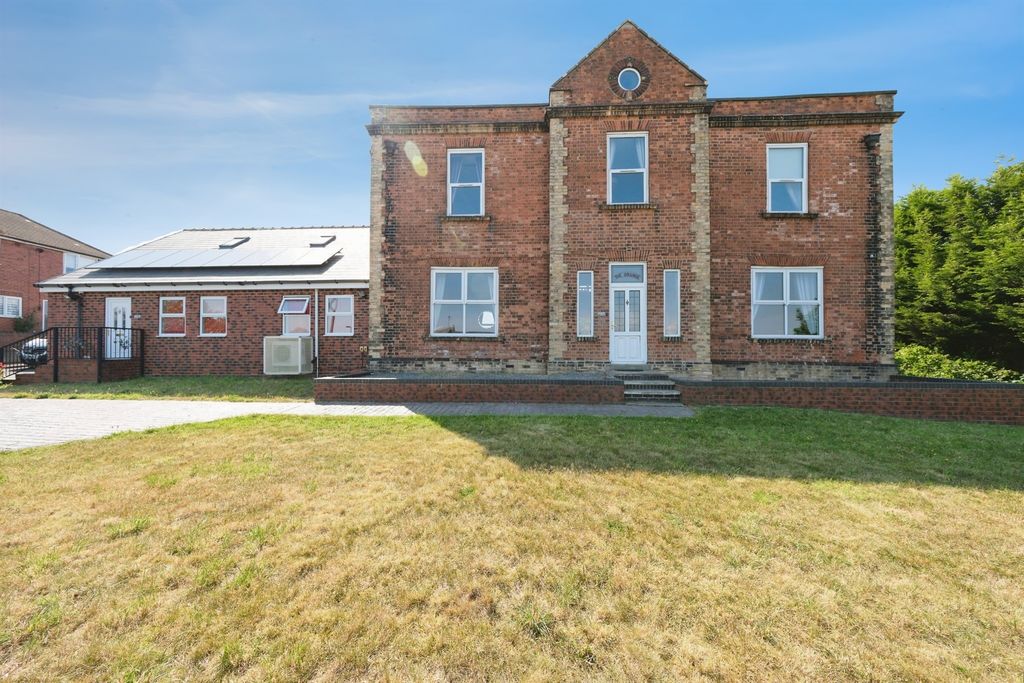 Property photo 1 of 28
