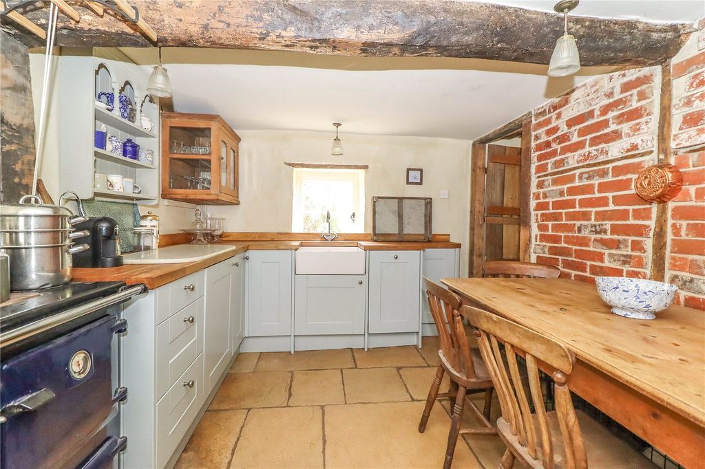 Property photo 2 of 16 Picture No. 13