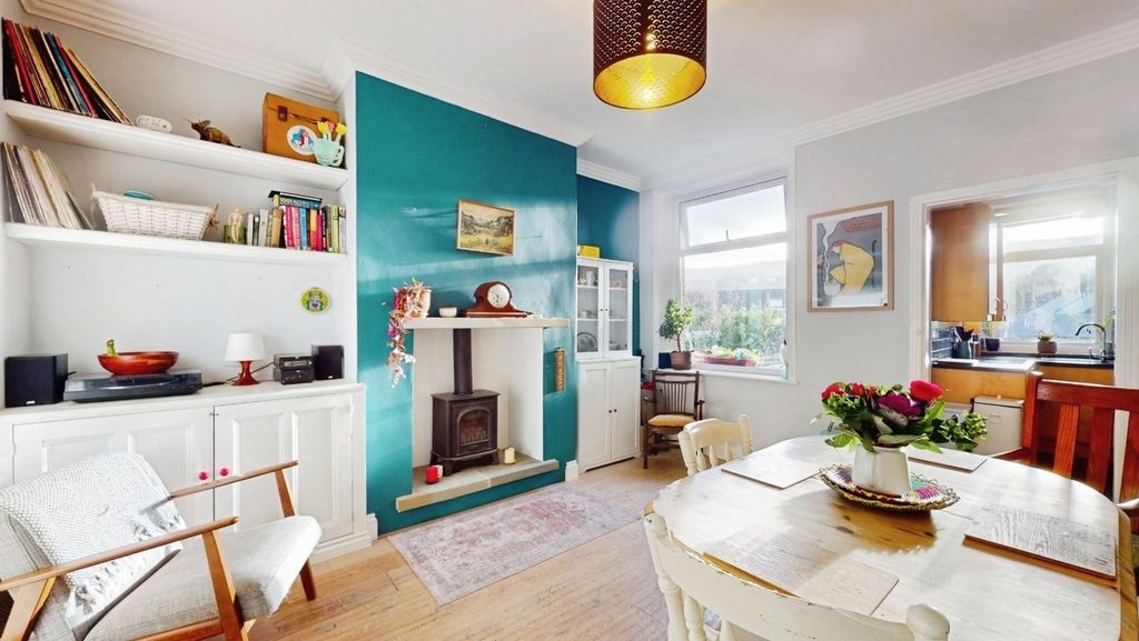 Property photo 3 of 17 Pbox-Img.Jpg