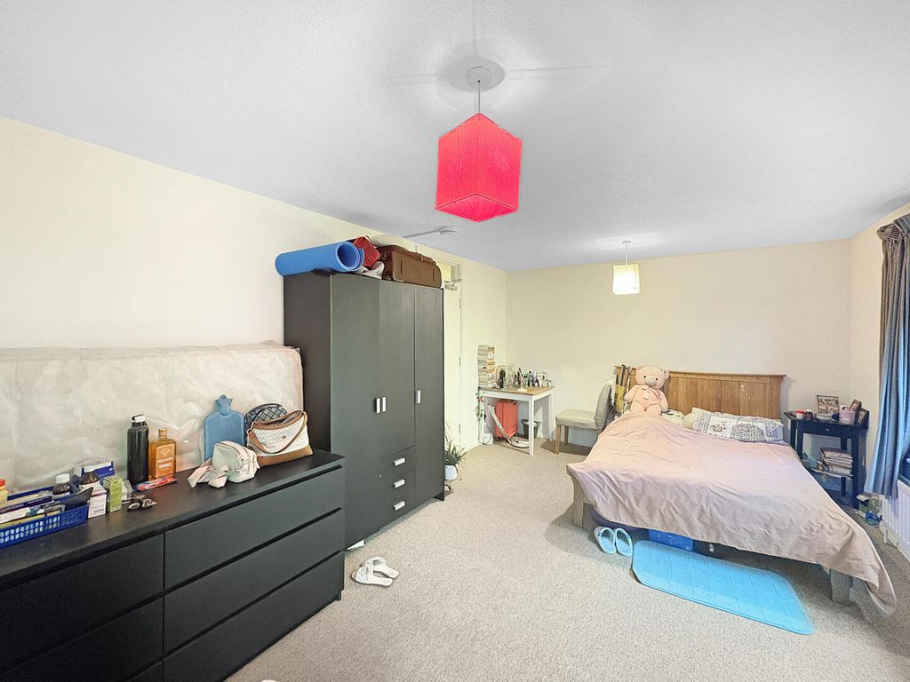 Property photo 2 of 10 Bedroom