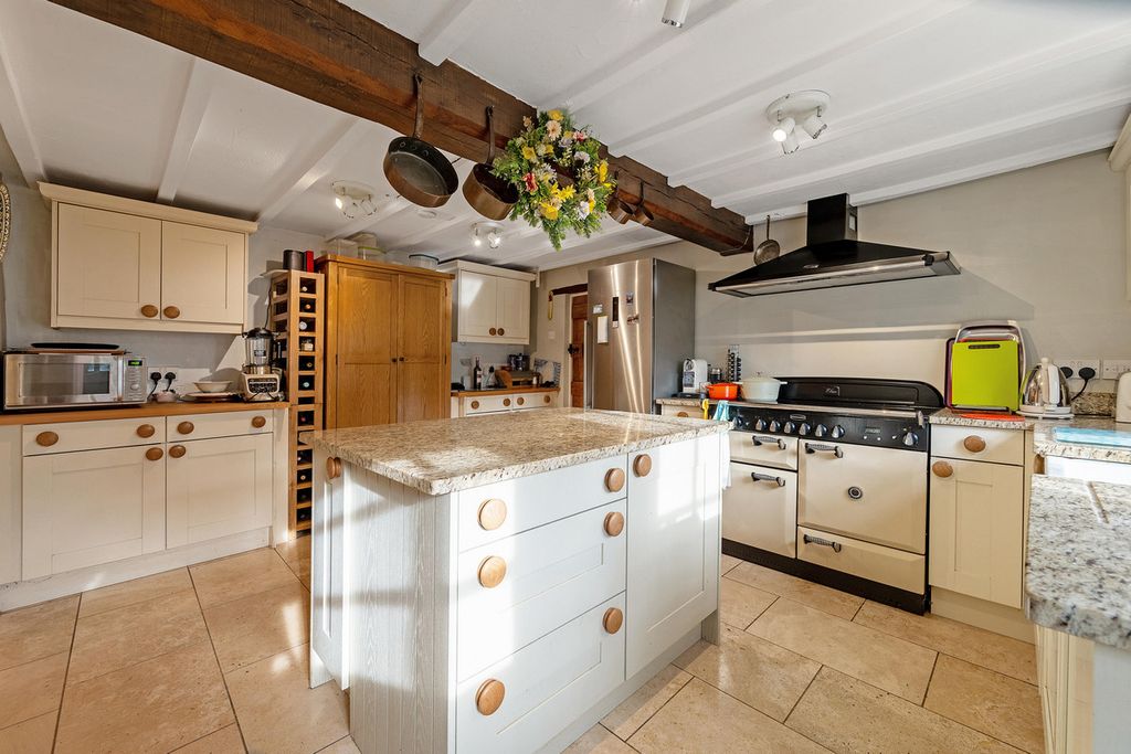 Property photo 3 of 35