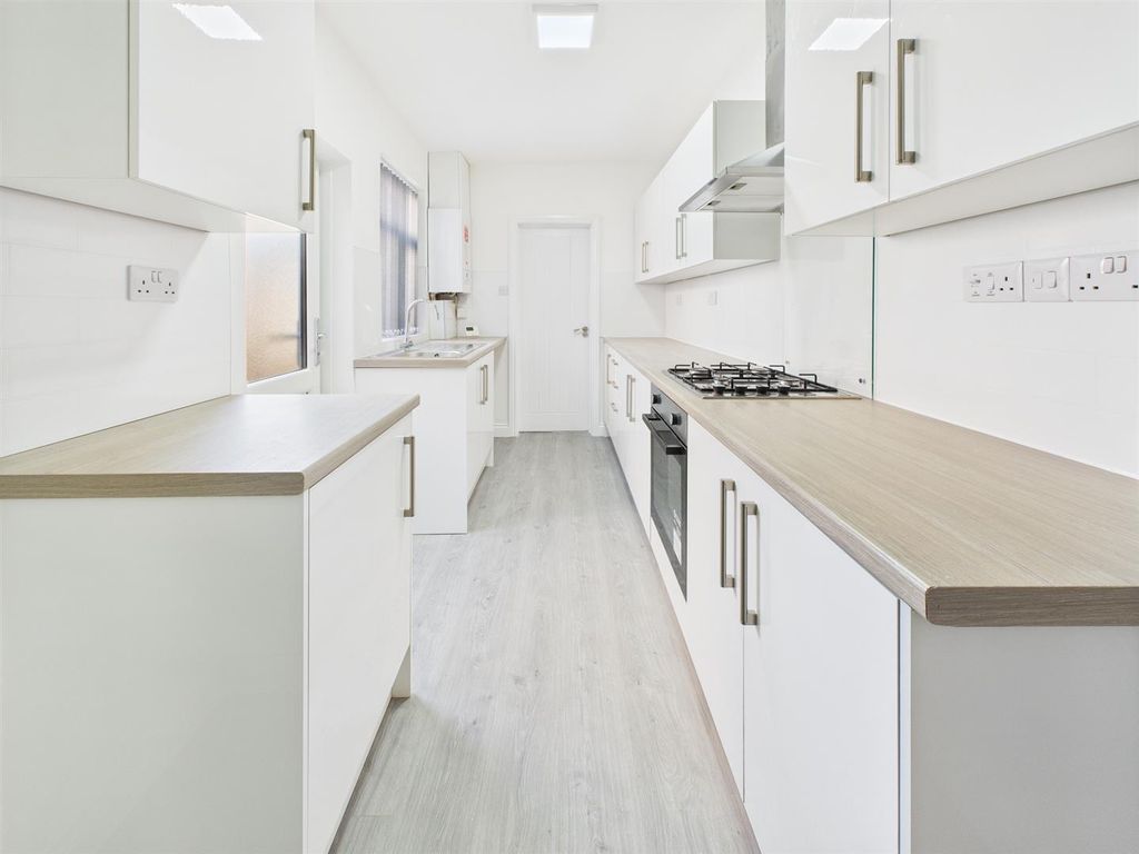Property photo 2 of 14 Kitchen