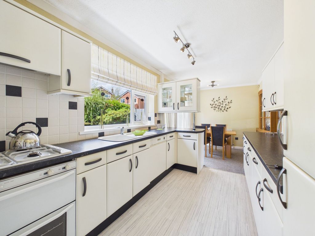 Property photo 3 of 27 Dining/Kitchen