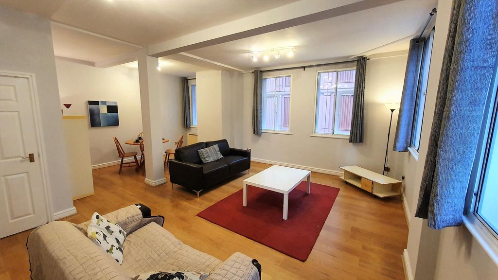 Property photo 2 of 33 Living Room