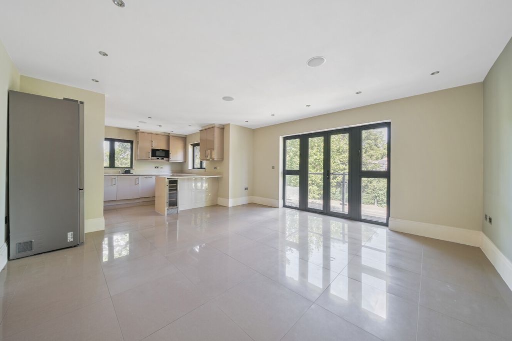 Property photo 2 of 16 1495425-1-6A5E46A...