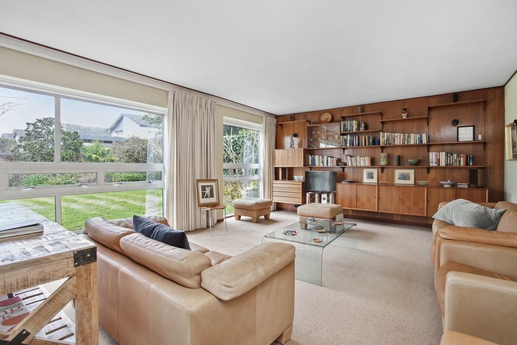 Property photo 3 of 13
