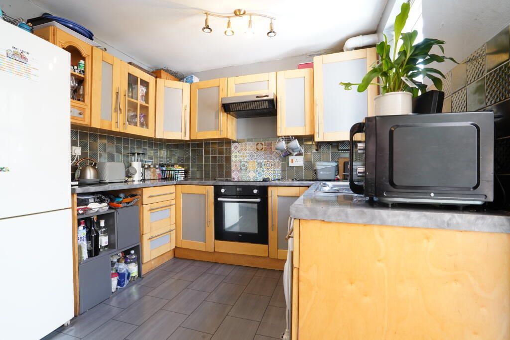 Property photo 3 of 16 Kitchen