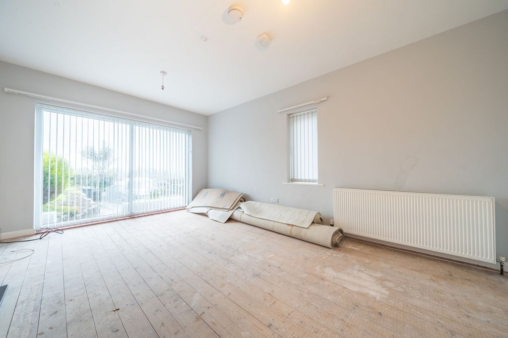 Property photo 2 of 27