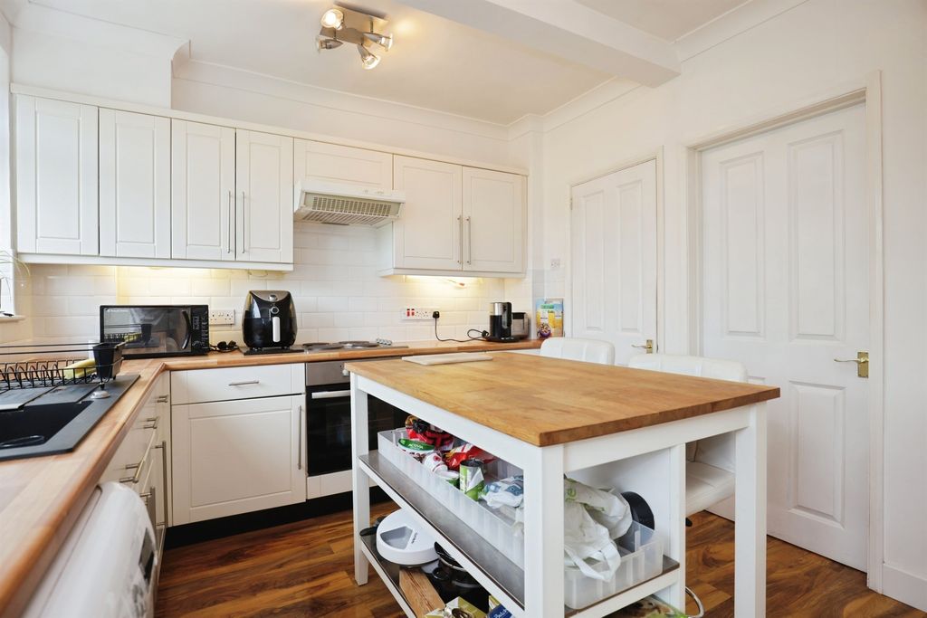 Property photo 3 of 16