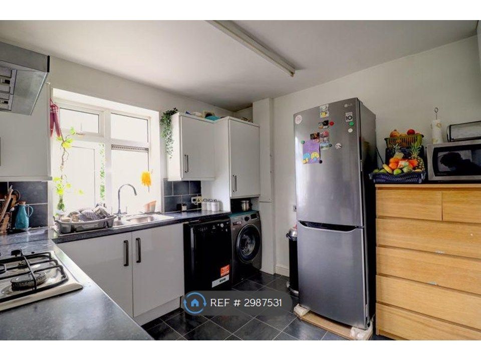 Property photo 2 of 10 Kitchen