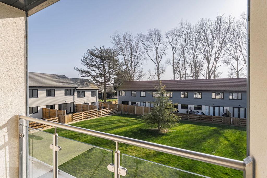 Property photo 2 of 22