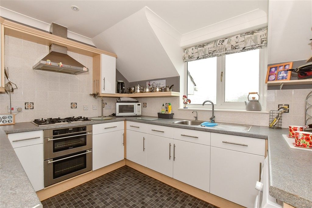 Property photo 3 of 17 Kitchen