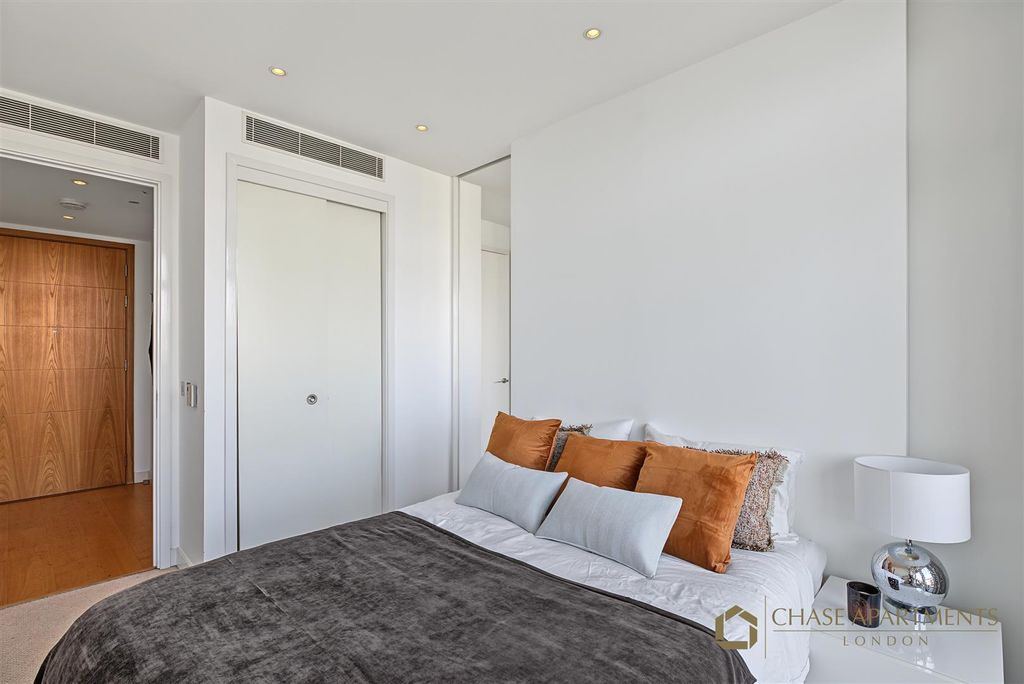 Property photo 3 of 11 Hepworth Court Sw1W 8Qp-4.Jpg