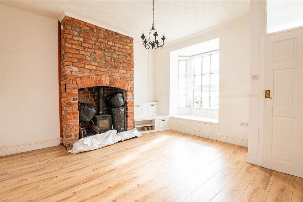 Property photo 2 of 13 Lounge