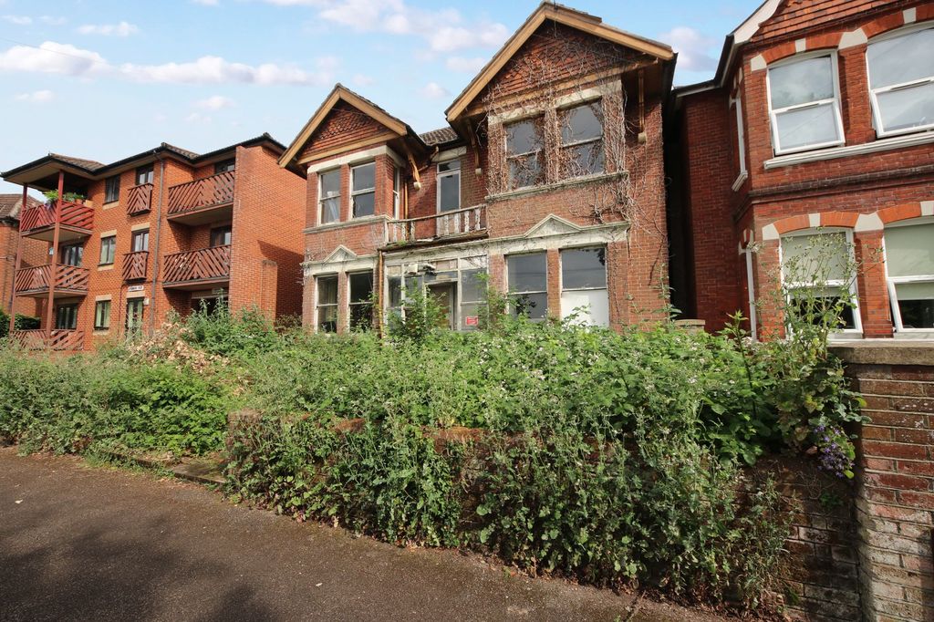 Property photo 2 of 6