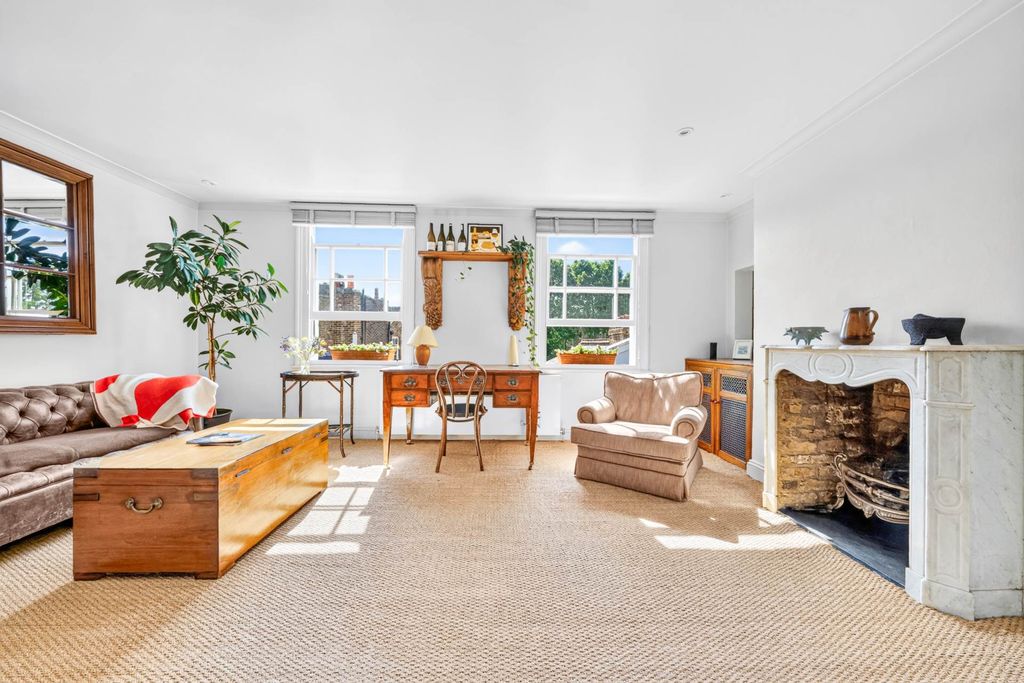 Property photo 2 of 18