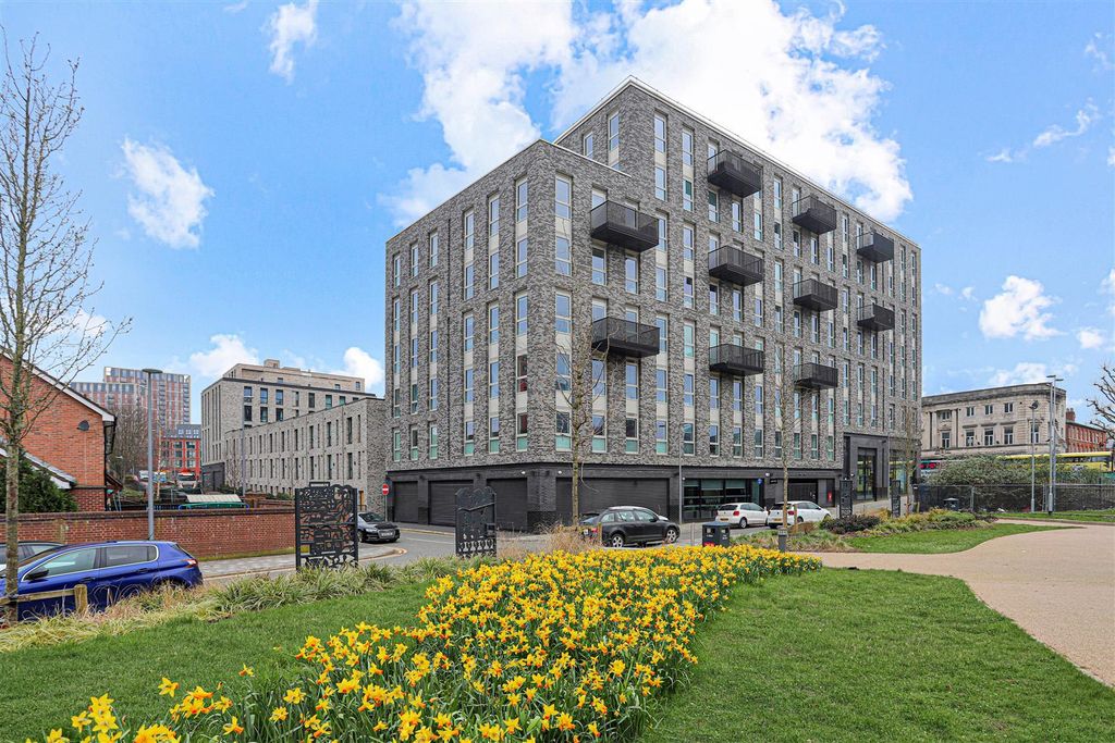 Property photo 2 of 13