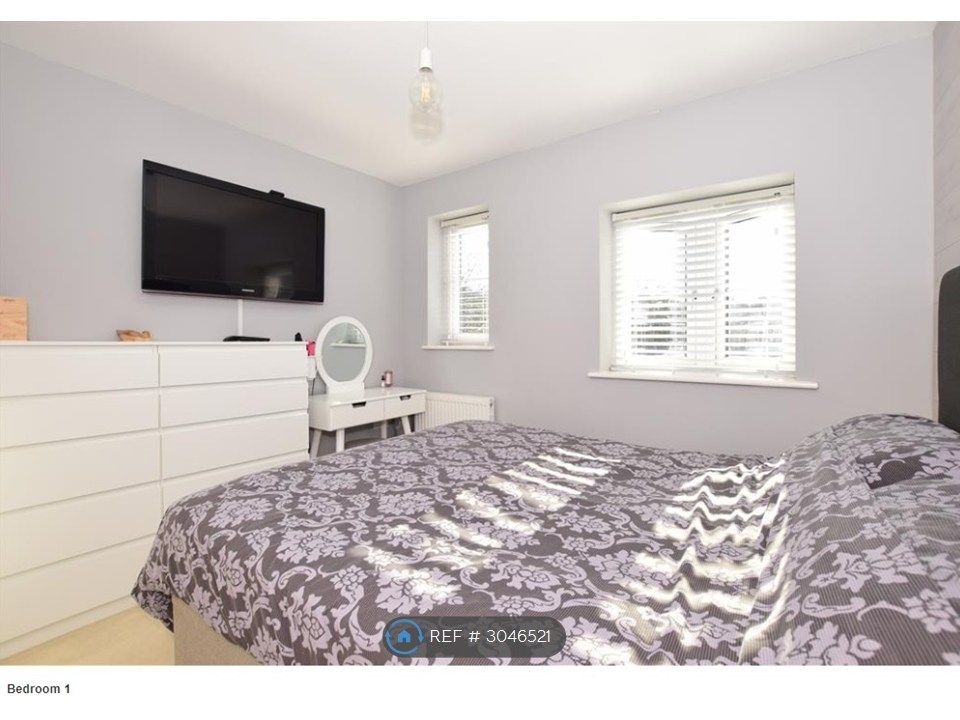Property photo 3 of 11 Master Bedroom