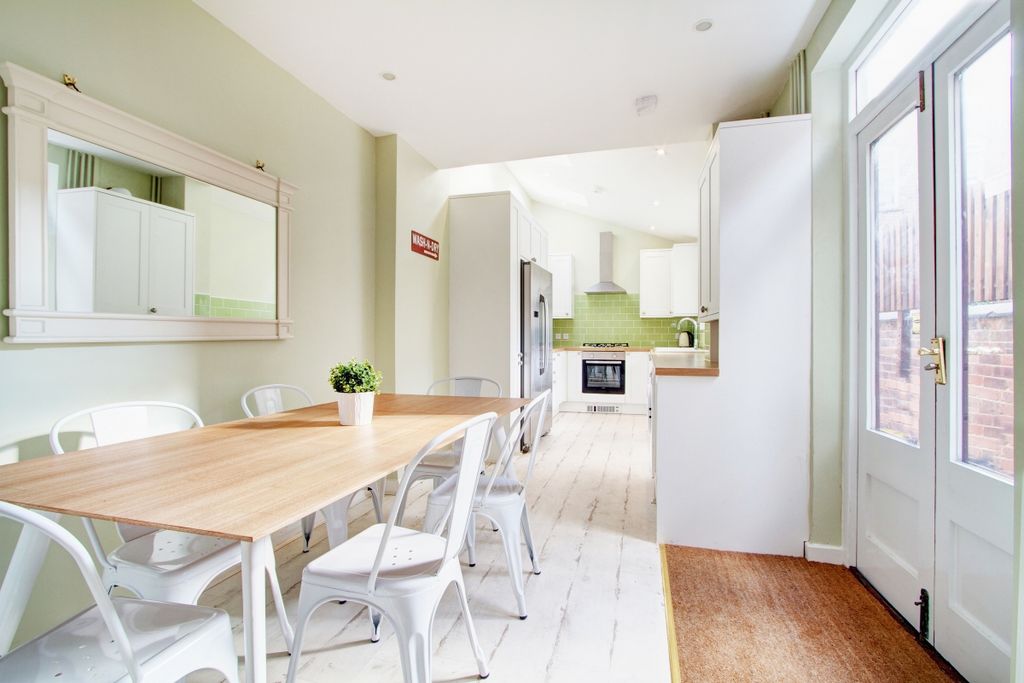 Property photo 3 of 12 Photo 2