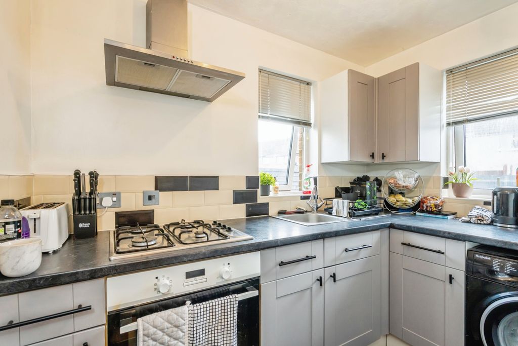 Property photo 3 of 16 Kitchen