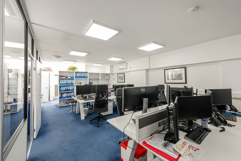 Property photo 2 of 16 Broadway Parade 1, Floor 1-003