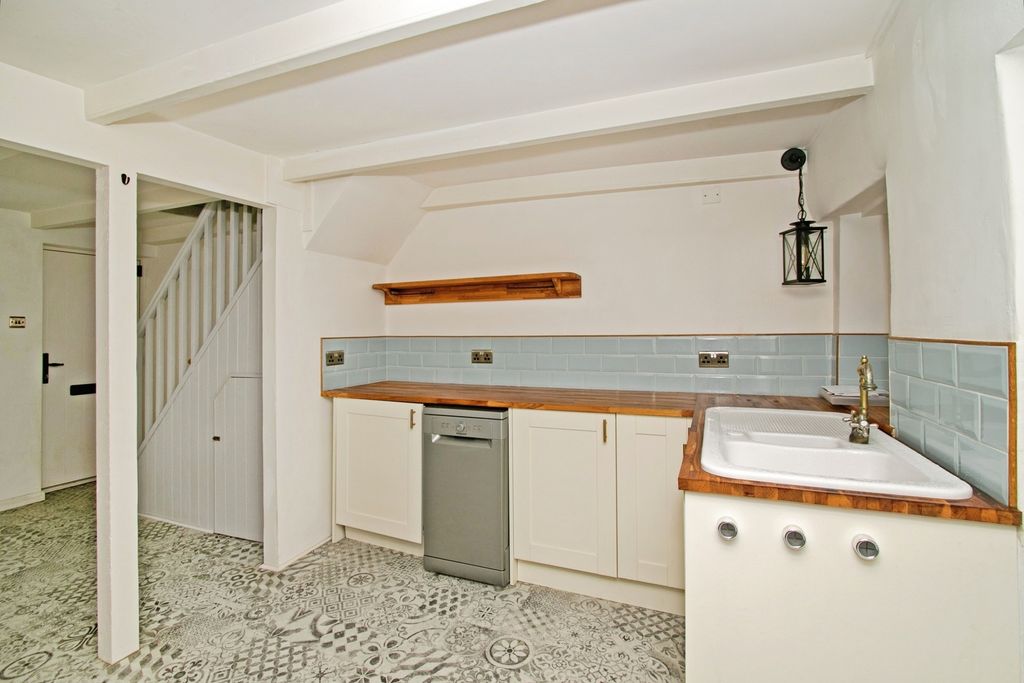 Property photo 3 of 9 Photo