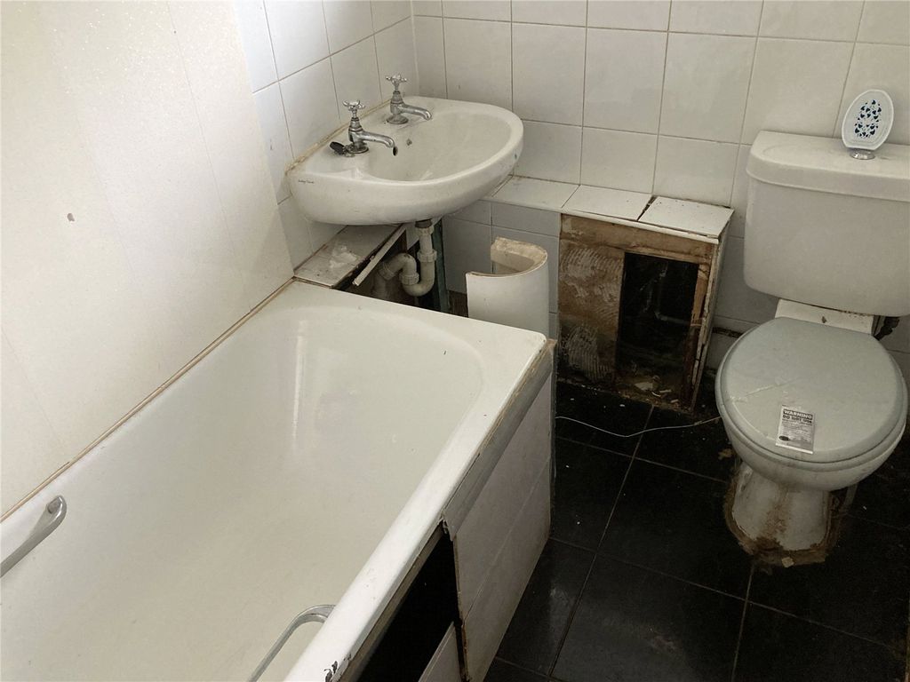 Property photo 3 of 3 Picture No. 04