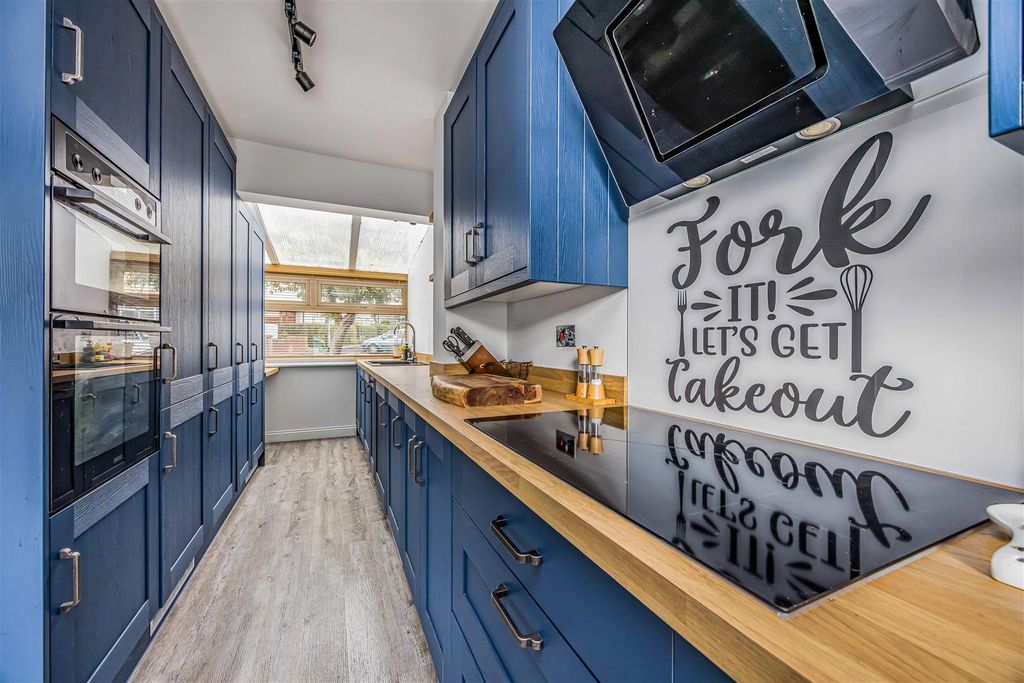 Property photo 2 of 21 6 Stanford Close, Paulsgrove-Small-Porticomarketin