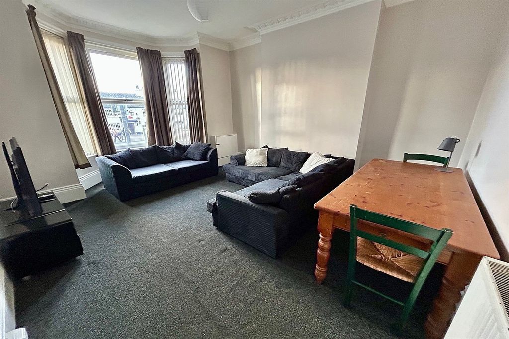 Property photo 2 of 26 Living Room