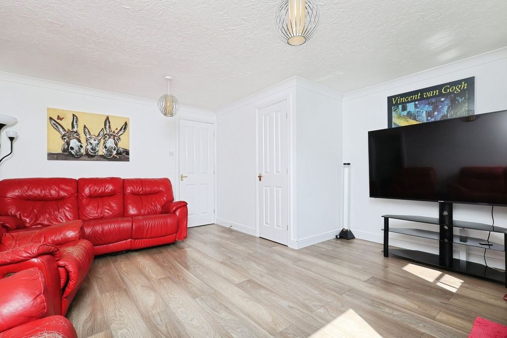 Property photo 3 of 18