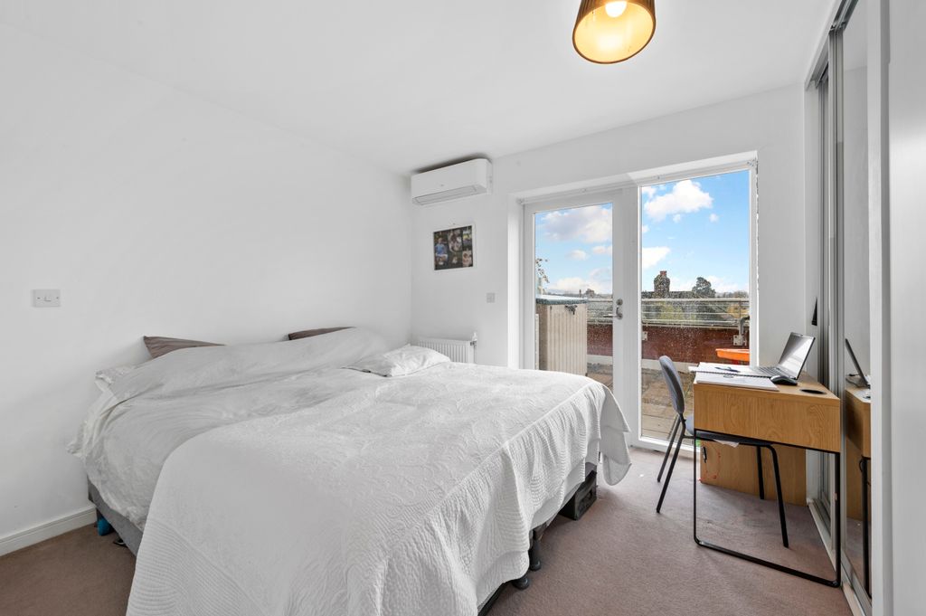 Property photo 3 of 18 Picture No. 05