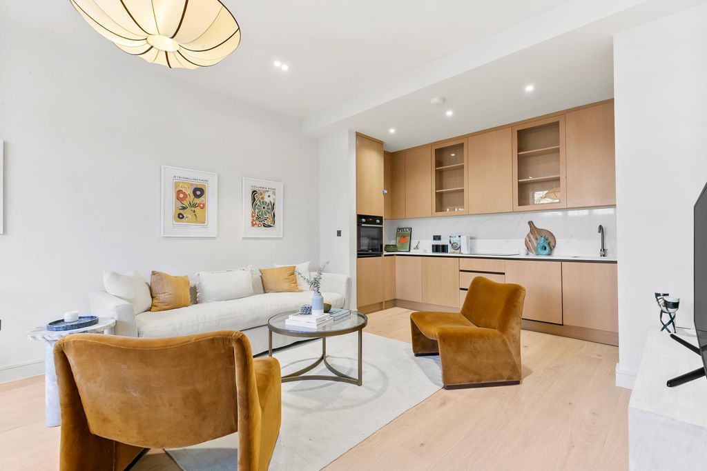 Property photo 2 of 16 Image