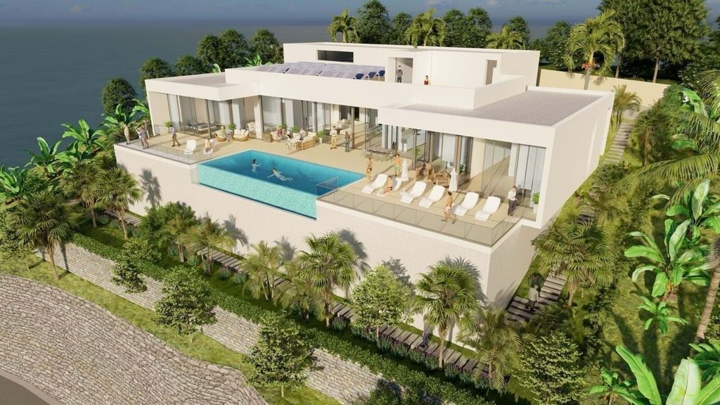 Property photo 1 of 42 House 3 Bedrooms + 1 Bedrooms - Calheta