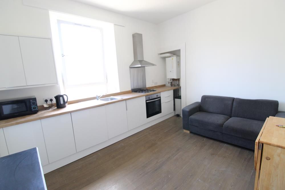 Property photo 2 of 6 Lounge − Kitchen