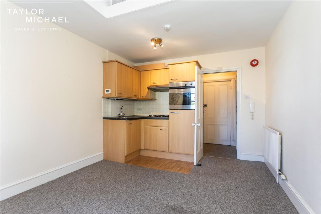 Property photo 3 of 14 Kitchen