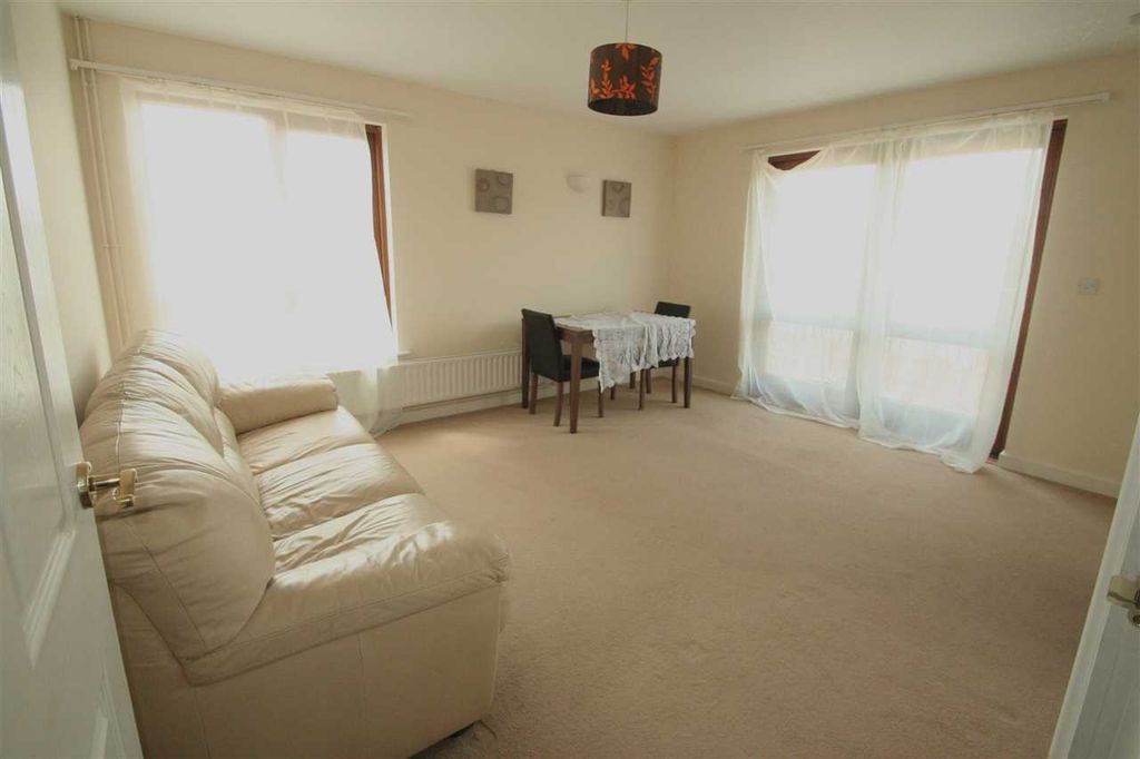 Property photo 2 of 5 Living Room