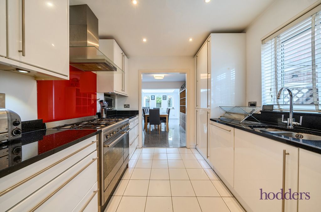 Property photo 3 of 20 55A027Ab-9183-4Ad...