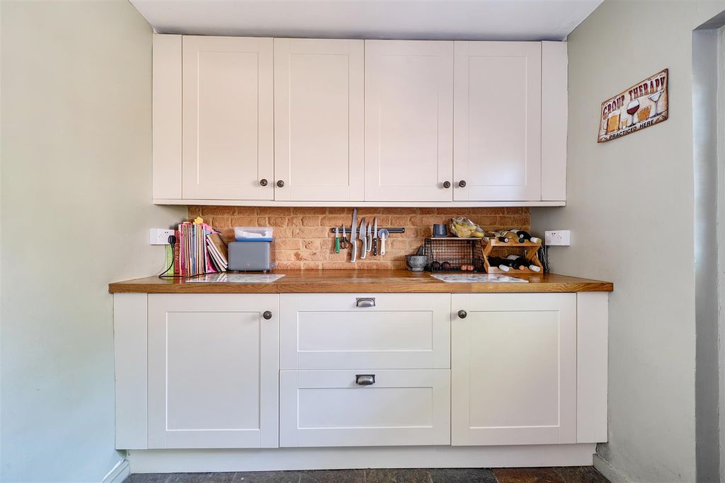 Property photo 3 of 16 Kitchen