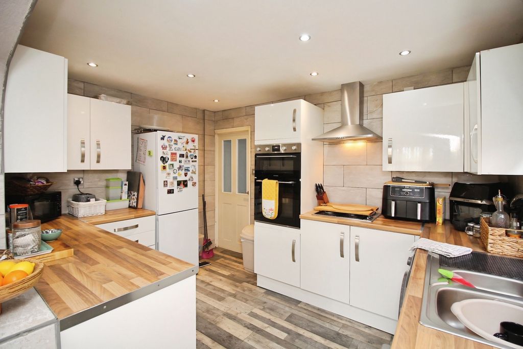 Property photo 3 of 23