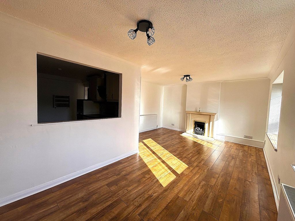 Property photo 3 of 16 Living Room