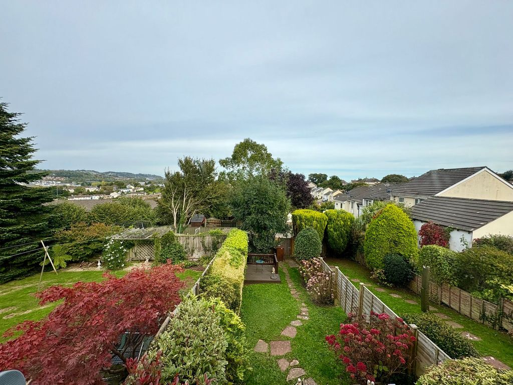 Property photo 2 of 25